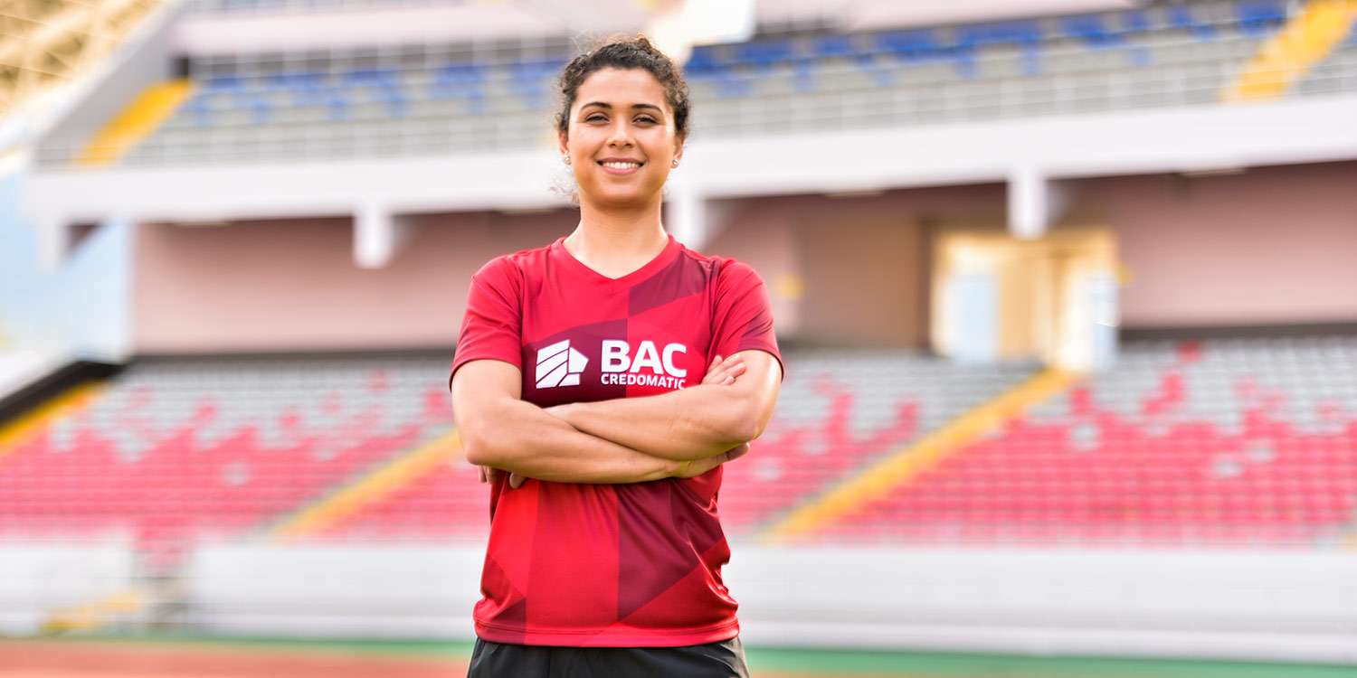 Raquel Rodríguez es la primera futbolista mujer patrocinada por BAC