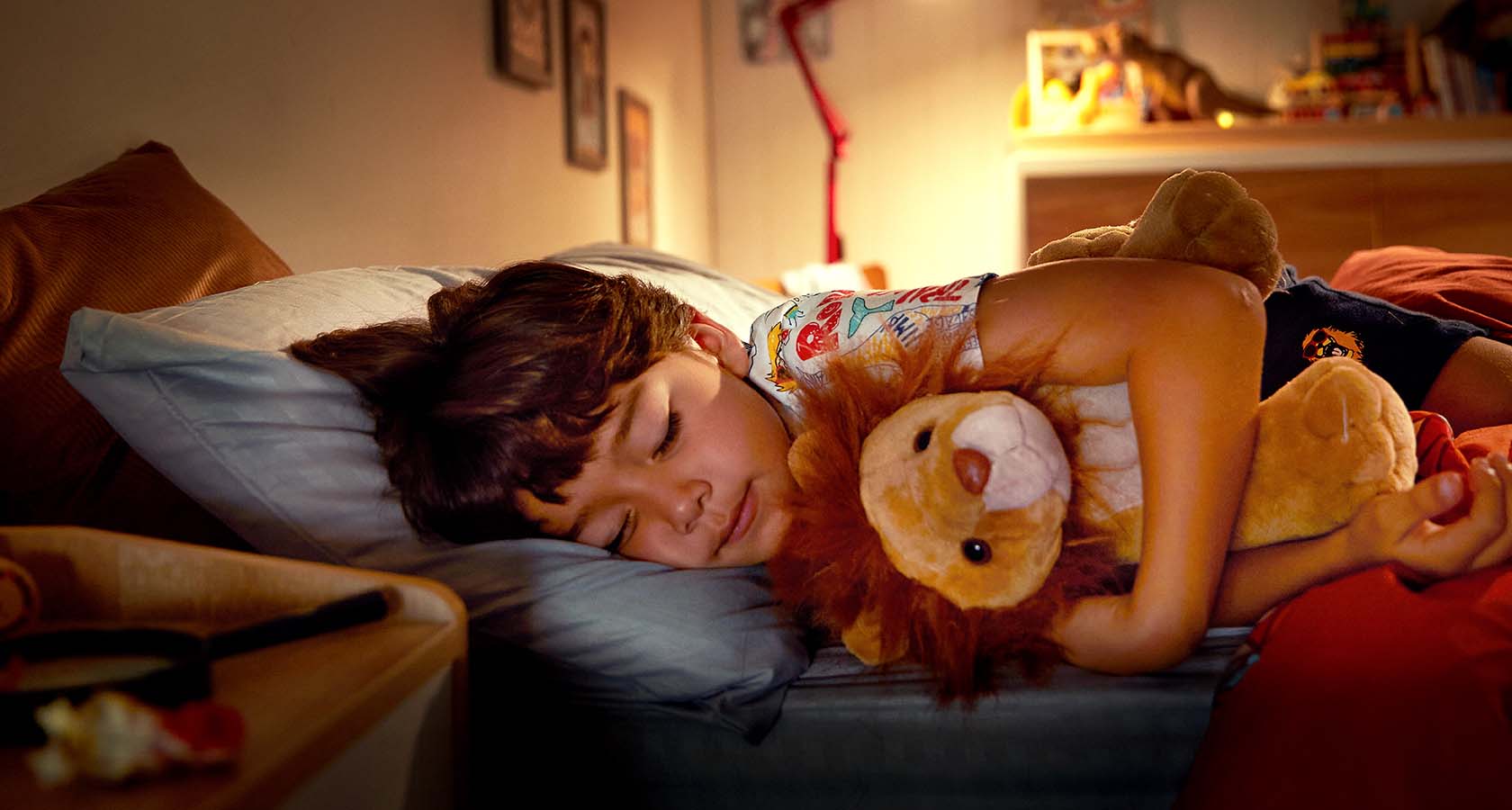 niño durmiendo con León BAC