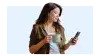 Mujer verificando en su telefono la cuenta bac ahorro que aperturó 100% en línea 
