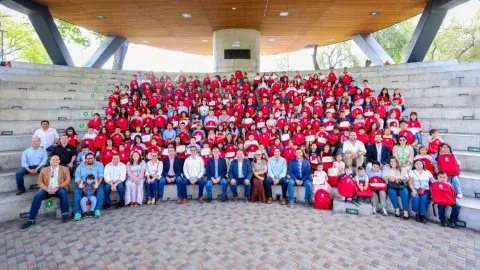 Impulsamos el camino de 261 estudiantes con nuestro programa de becas