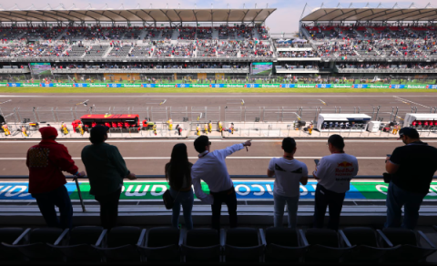 Personas viendo f1
