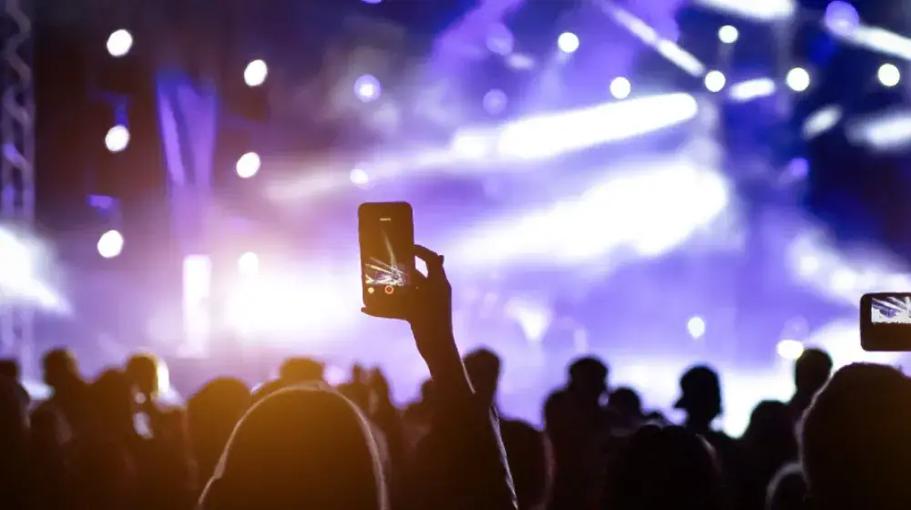 Personas en concierto 