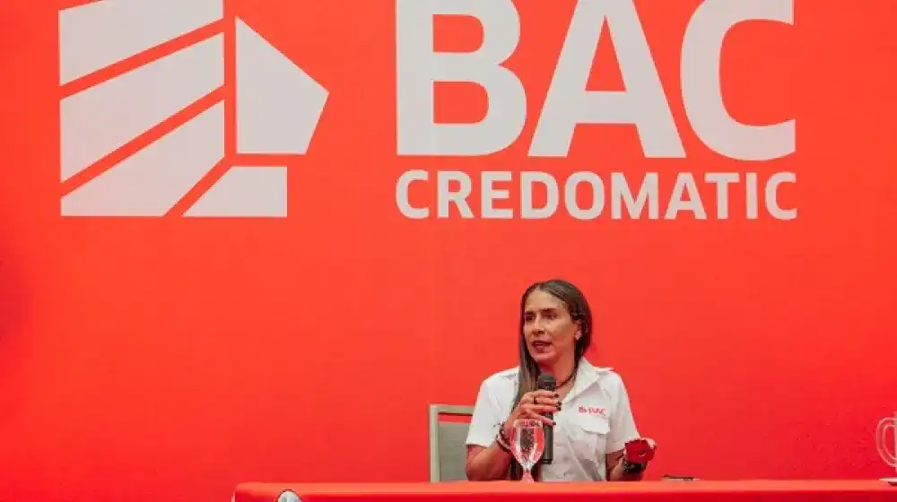 Conferencia de prensa regreso del Everest, Ligia Madrigal