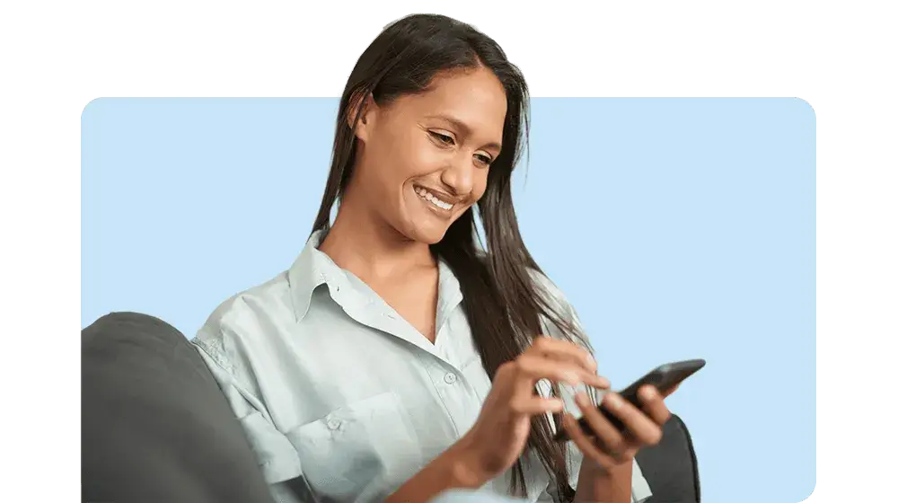 Persona realizando pagos con su cuenta digital de BAC Honduras