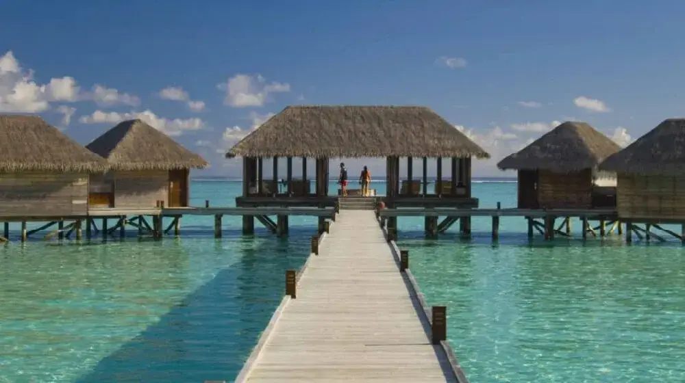 Beneficios de la tarjeta platinum card: estatus gold en hilton honors, marriott bonvoy y otros