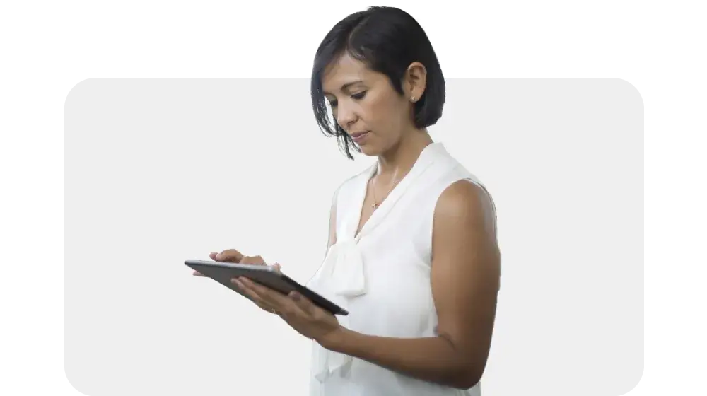Persona realizando un pago sin contacto con su cuenta planilla de BAC Nicaragua
