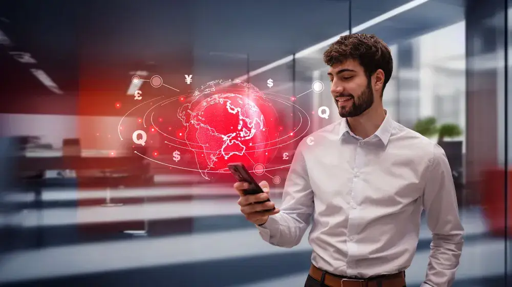 Persona utilizando banca en línea para realizar y gestionar transferencias internacionales desde el celular con conversión de divisas y envío de dinero al extranjero