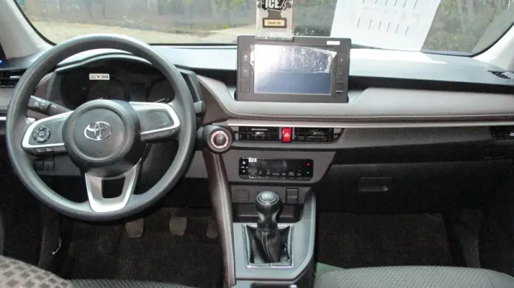 YARIS8