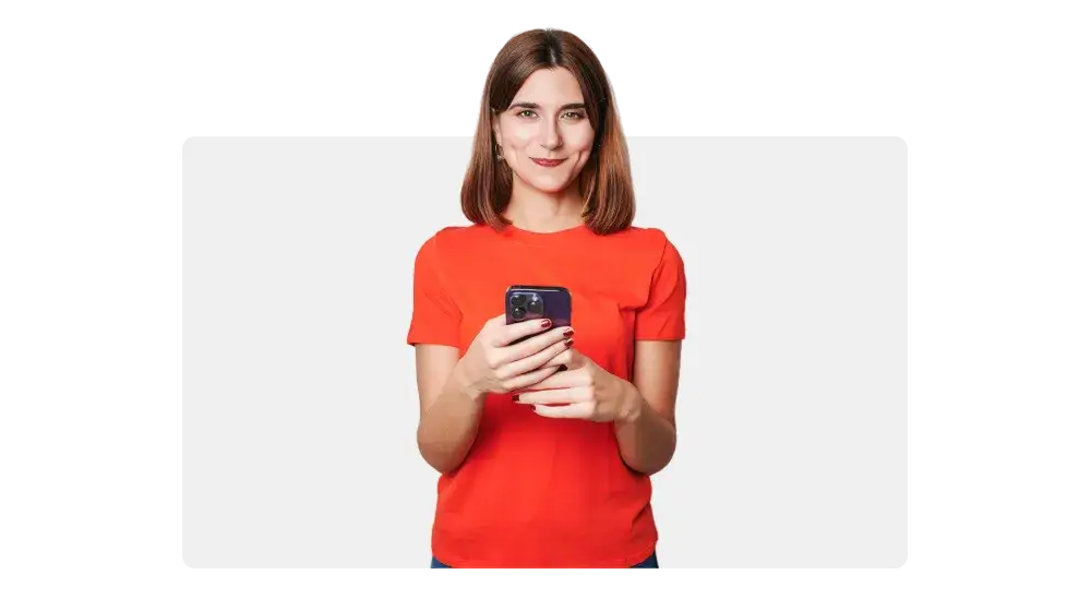 Persona inscribiendose en promocion La Roja de Mastercard suena bien de BAC Costa Rica