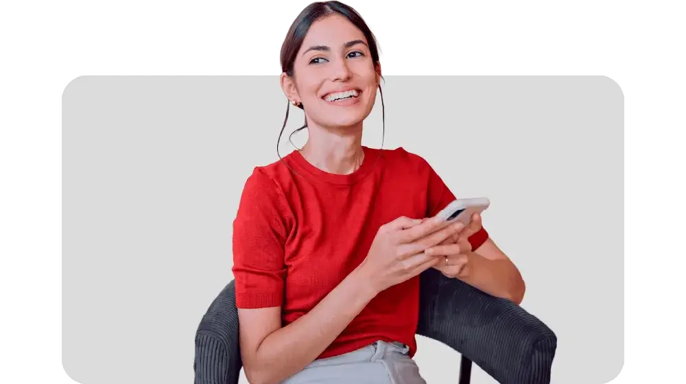 Persona feliz trasladando su hipoteca en feria virtual Casa BAC Honduras