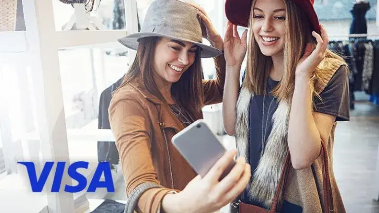 Amigas tomándose selfies