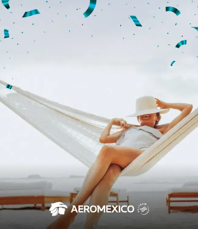 Mujer relajada en hamaca; Aeroméxico