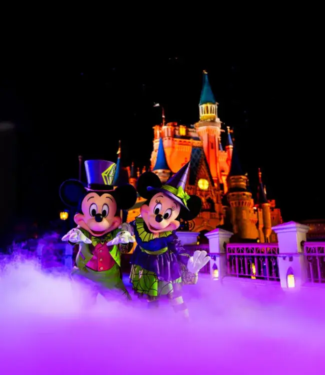 Minie y Mickey en hallowen en Disney