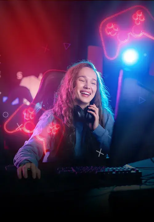 Mujer gamer jugando video juegos en computadora 